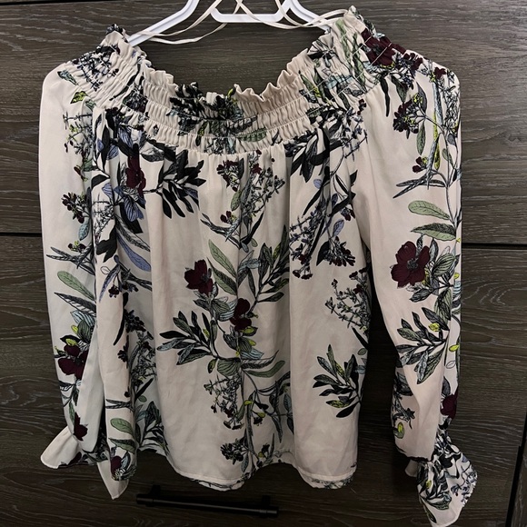 GUESS: Top off shoulder - Picture 3 of 6